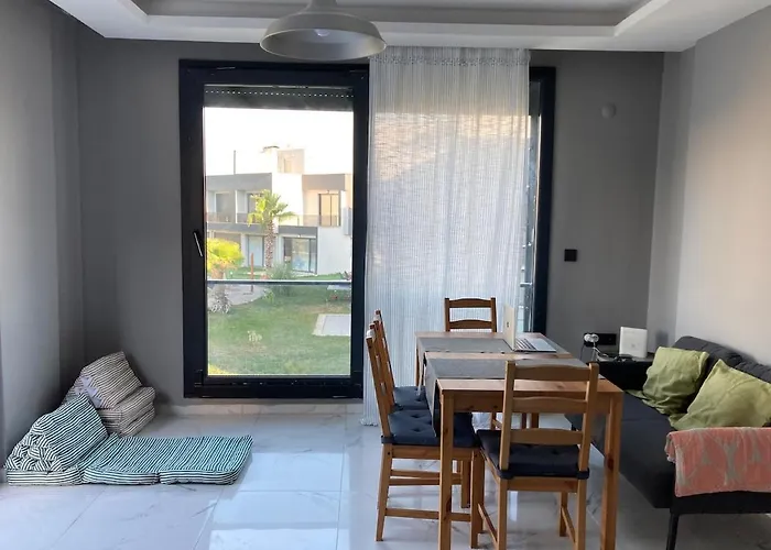 A Quiet House In Vila Çandarlı